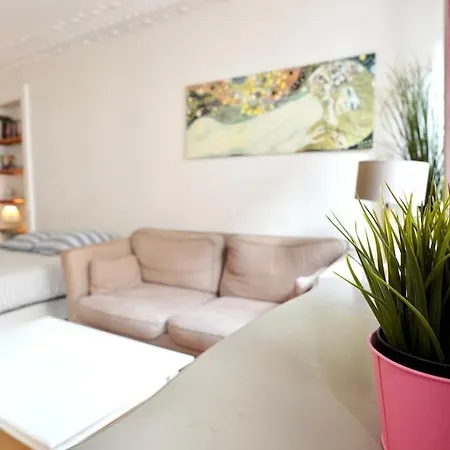 02 Grand Near Montorgueil *