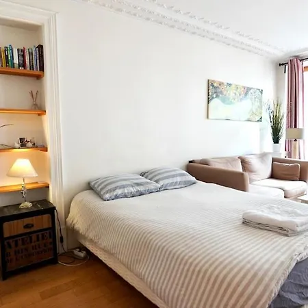 02 Grand Near Montorgueil