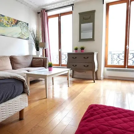 02 Grand Near Montorgueil Апартаменты Париж