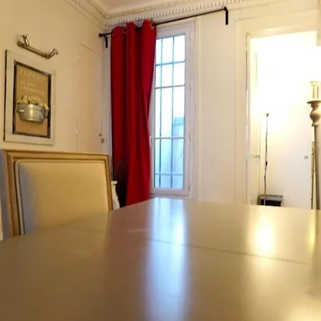 02 Grand Near Montorgueil