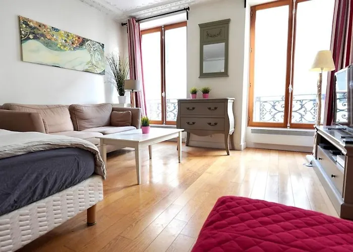 02 Grand Near Montorgueil 아파트 파리