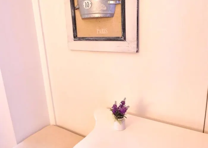 02 Grand Near Montorgueil 파리